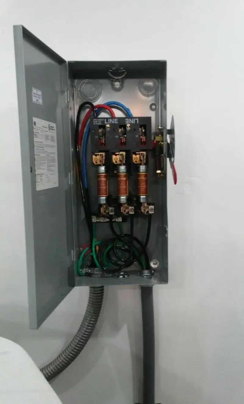 Three-phase disconnect switch installed for Smoke Detector Installation in Dayton